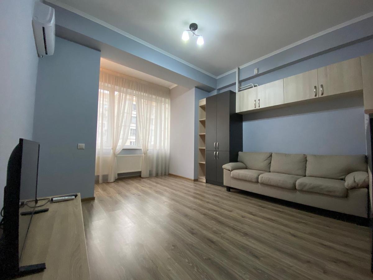 Sky House Central Apartment Chisinau Bagian luar foto