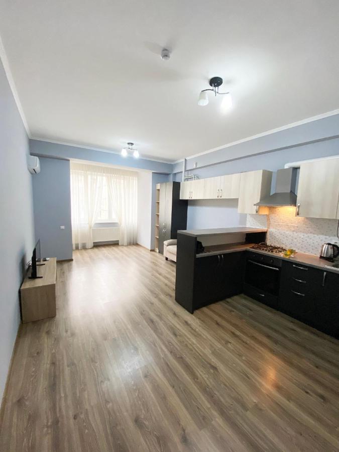 Sky House Central Apartment Chisinau Bagian luar foto