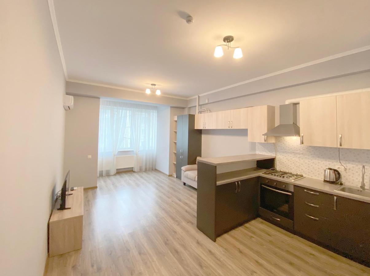 Sky House Central Apartment Chisinau Bagian luar foto